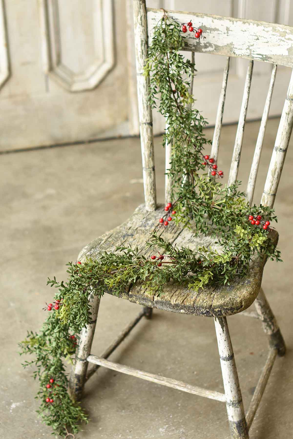 New England with Berries Garland